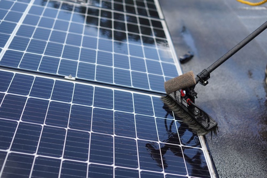 Zonnepanelen reinigen op locatie in de Randstad